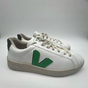 Veja Men's Sneakers - White and Green